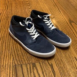 Nike Skateboarding Mid-rise Shoe